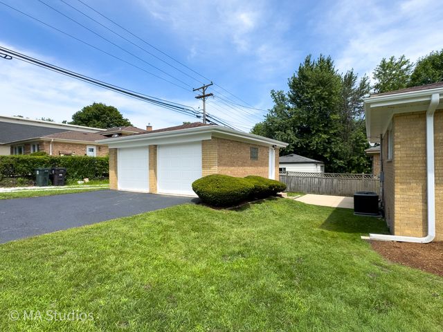 4256 Golf Road, Skokie, IL 60076