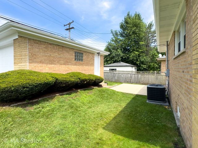 4256 Golf Road, Skokie, IL 60076