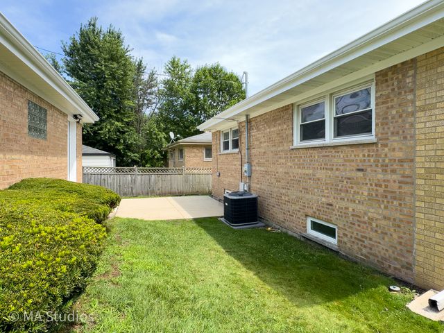 4256 Golf Road, Skokie, IL 60076