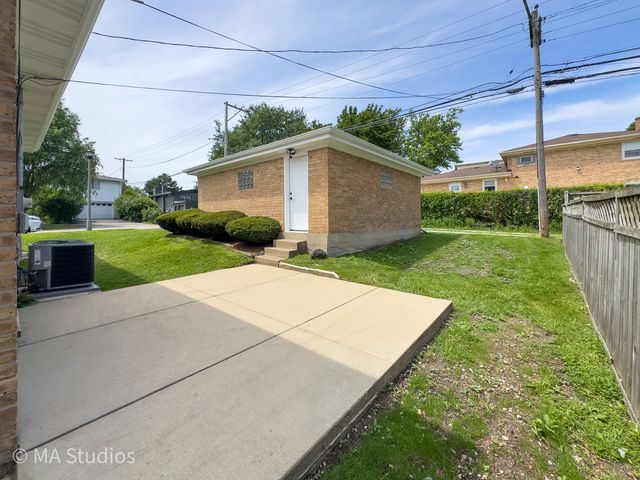 4256 Golf Road, Skokie, IL 60076