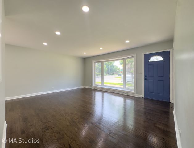 4256 Golf Road, Skokie, IL 60076
