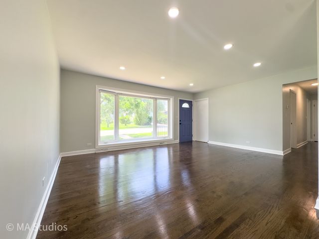 4256 Golf Road, Skokie, IL 60076