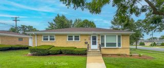 4256 Golf Road, Skokie, IL 60076