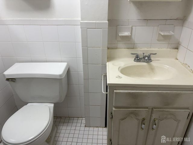 95 Emerson Street, Carteret, NJ 07008