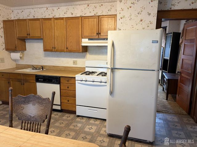 95 Emerson Street, Carteret, NJ 07008