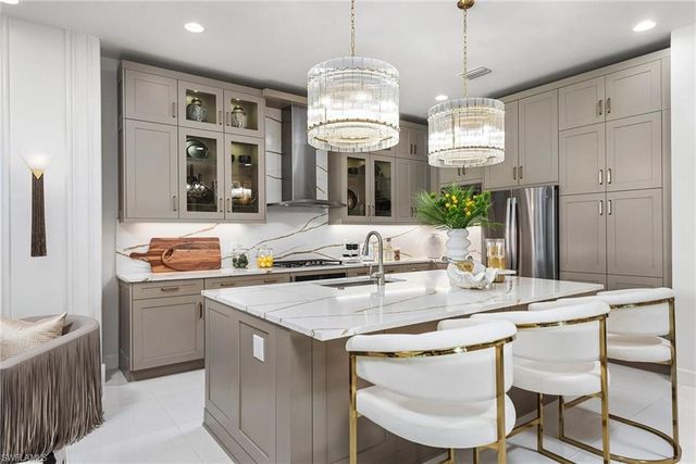 2538 Kingfisher DR, Naples, FL 34112