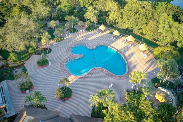 3071 Holiday Springs Boulevard 101, Margate, FL 33063
