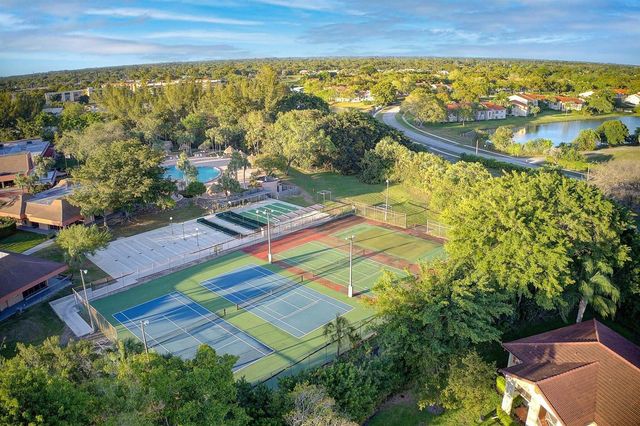 3071 Holiday Springs Boulevard 101, Margate, FL 33063