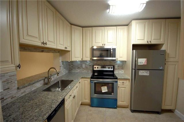 3071 Holiday Springs Boulevard 101, Margate, FL 33063