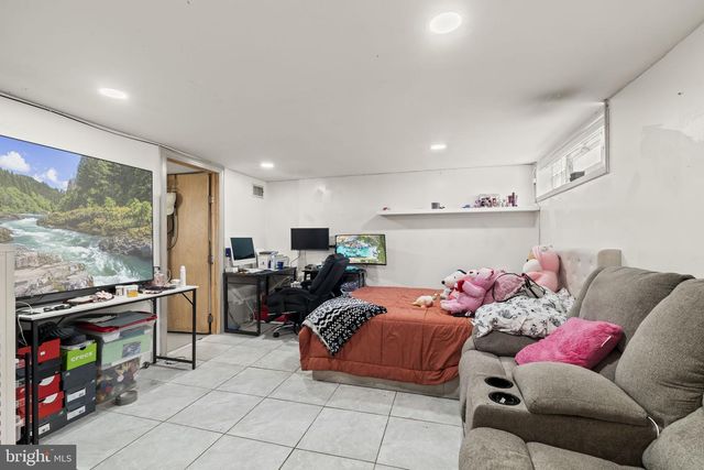 1107 E LYCOMING ST, Philadelphia, PA 19124