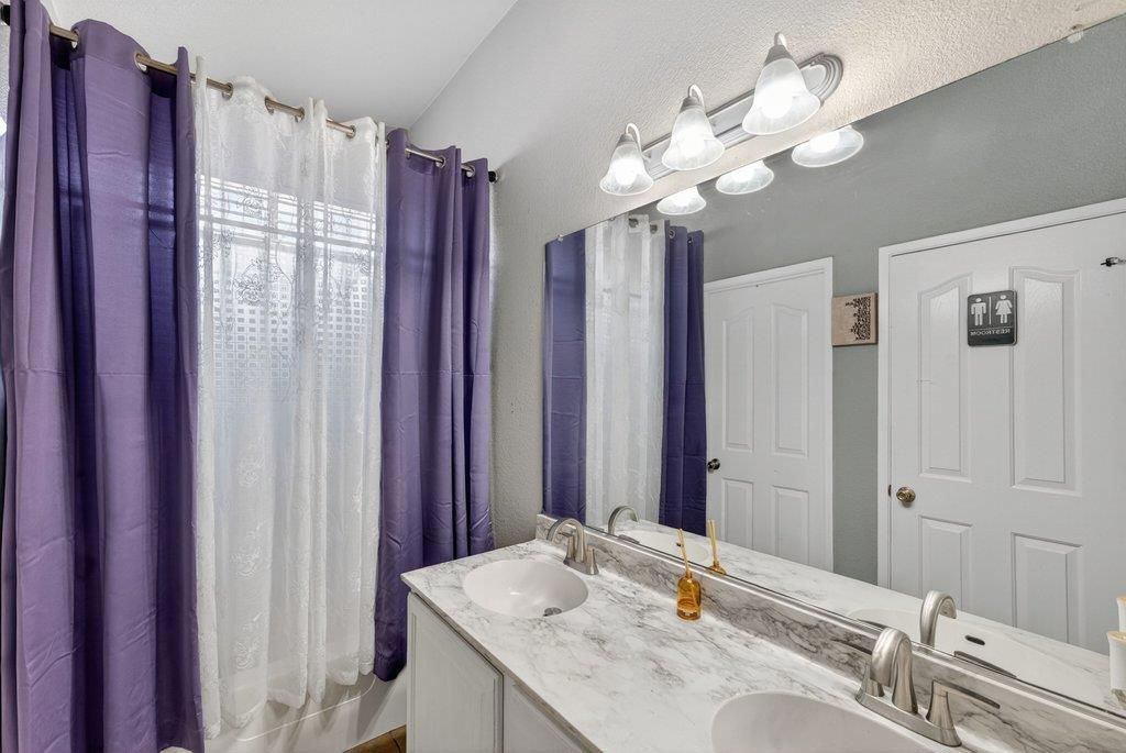 Image 25 of property listing at 651 Monte Carlo Drive, Hollister, CA 95023