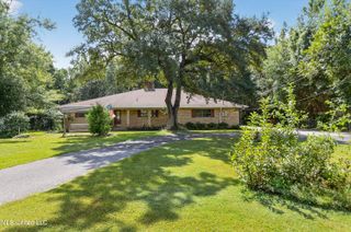 2325 N Country Club Lane, Biloxi, MS 39532