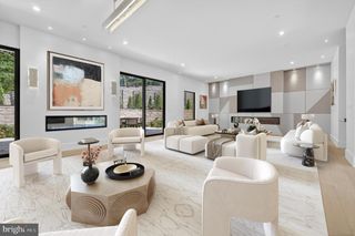 4509 FOXHALL CRESCENT NW, Washington, DC 20007