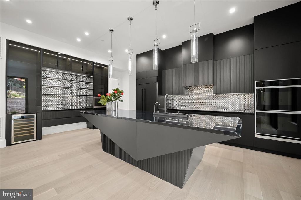 Image 11 of property listing at 4509 FOXHALL CRES NW, Washington, DC 20007