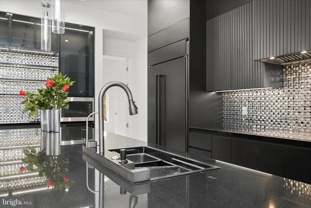 Image 12 of property listing at 4509 FOXHALL CRES NW, Washington, DC 20007