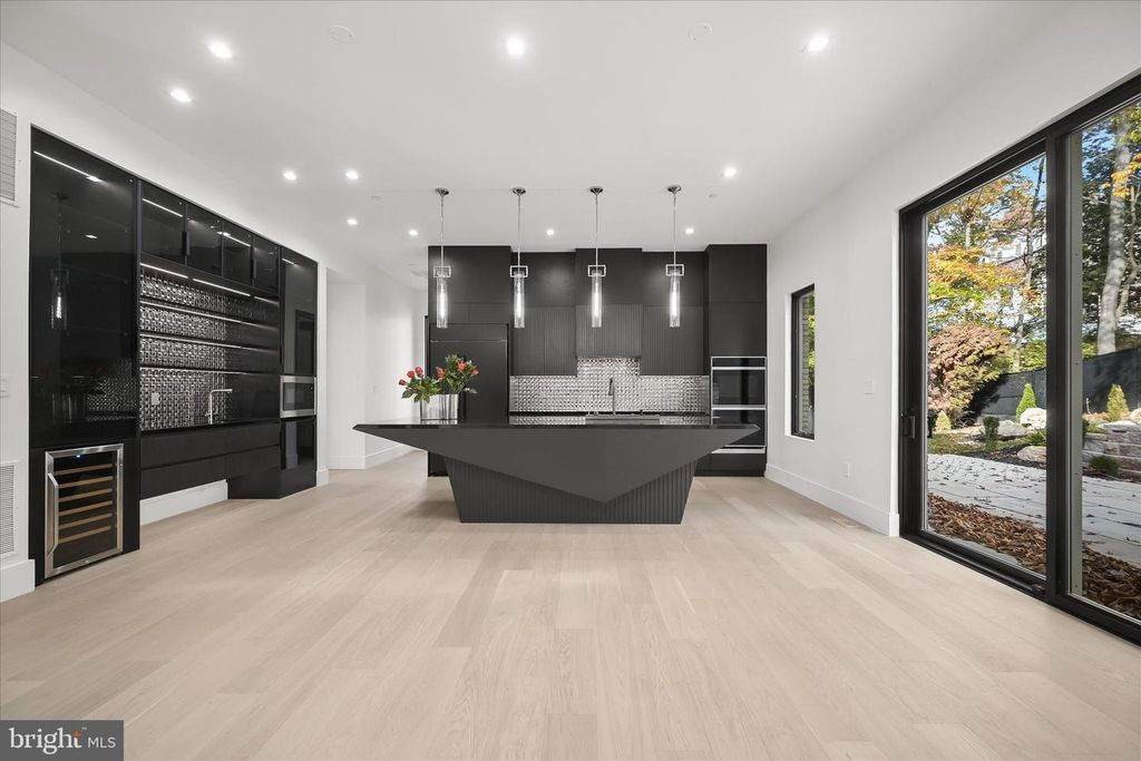 Image 13 of property listing at 4509 FOXHALL CRES NW, Washington, DC 20007