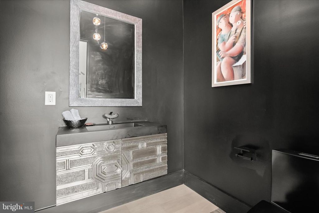 Image 14 of property listing at 4509 FOXHALL CRES NW, Washington, DC 20007