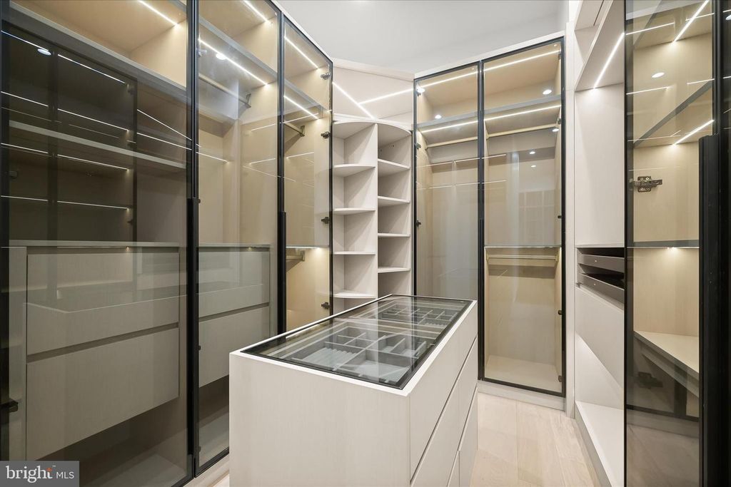 Image 18 of property listing at 4509 FOXHALL CRES NW, Washington, DC 20007