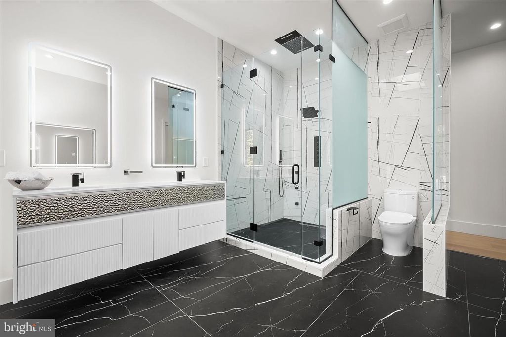 Image 20 of property listing at 4509 FOXHALL CRES NW, Washington, DC 20007