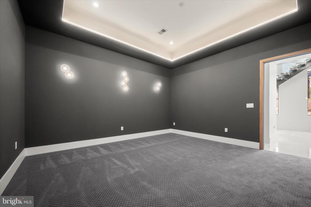 Image 22 of property listing at 4509 FOXHALL CRES NW, Washington, DC 20007