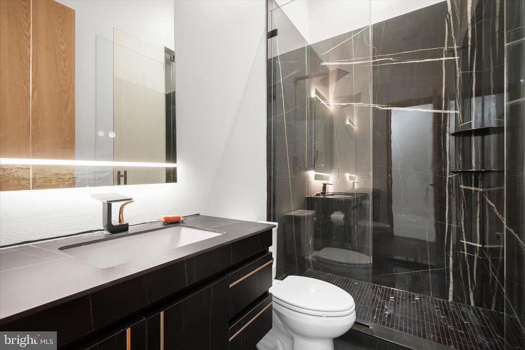 Image 25 of property listing at 4509 FOXHALL CRES NW, Washington, DC 20007