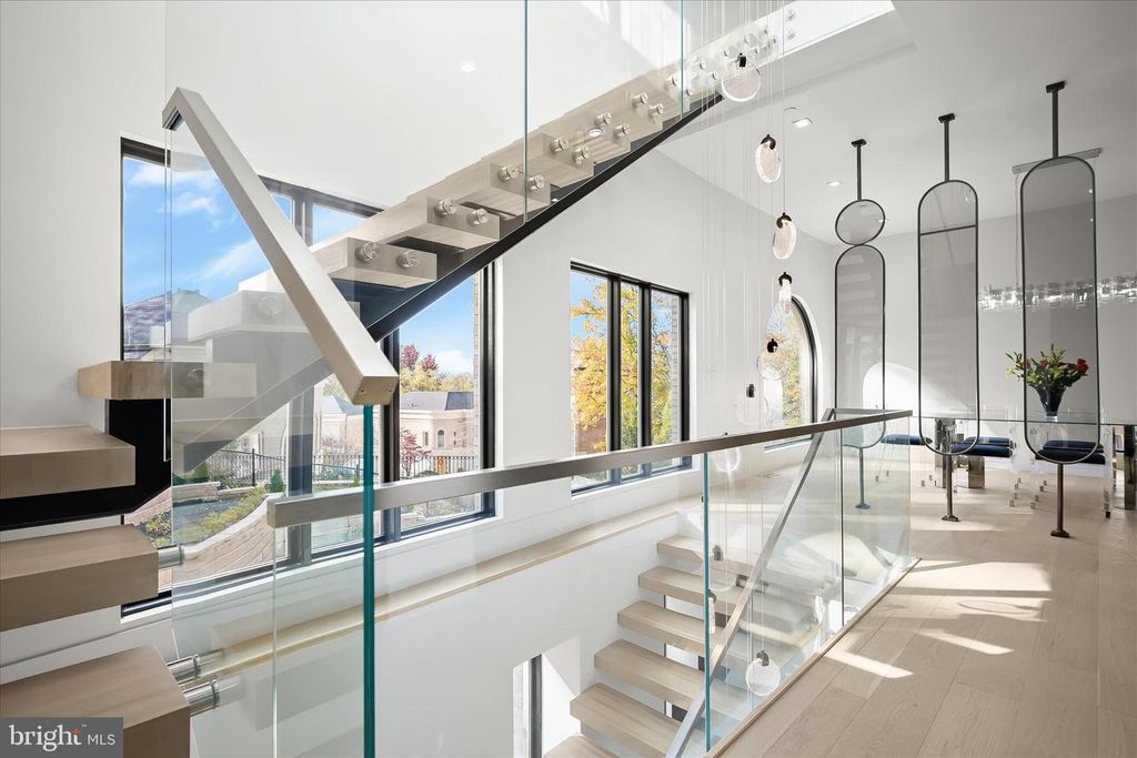 Image 31 of property listing at 4509 FOXHALL CRES NW, Washington, DC 20007