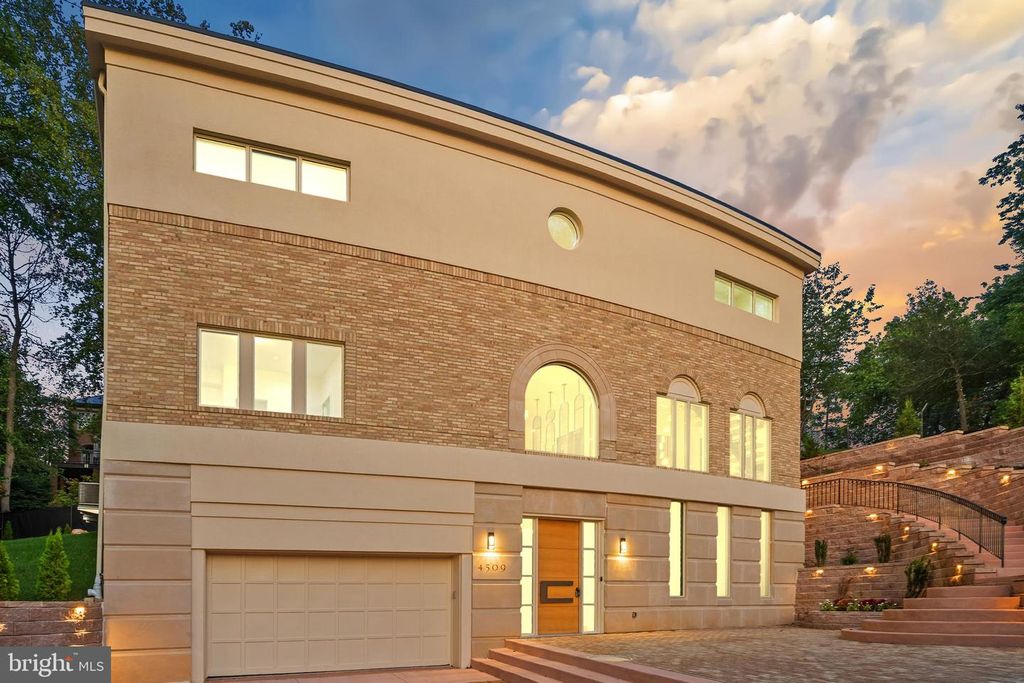 Image 36 of property listing at 4509 FOXHALL CRES NW, Washington, DC 20007