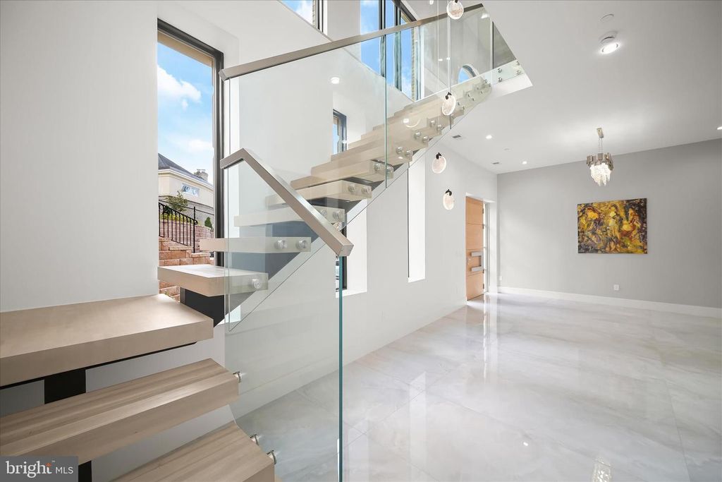 Image 5 of property listing at 4509 FOXHALL CRES NW, Washington, DC 20007