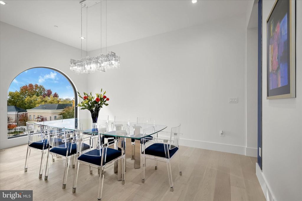 Image 7 of property listing at 4509 FOXHALL CRES NW, Washington, DC 20007