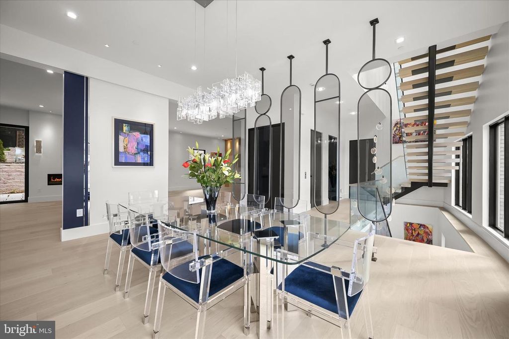 Image 8 of property listing at 4509 FOXHALL CRES NW, Washington, DC 20007