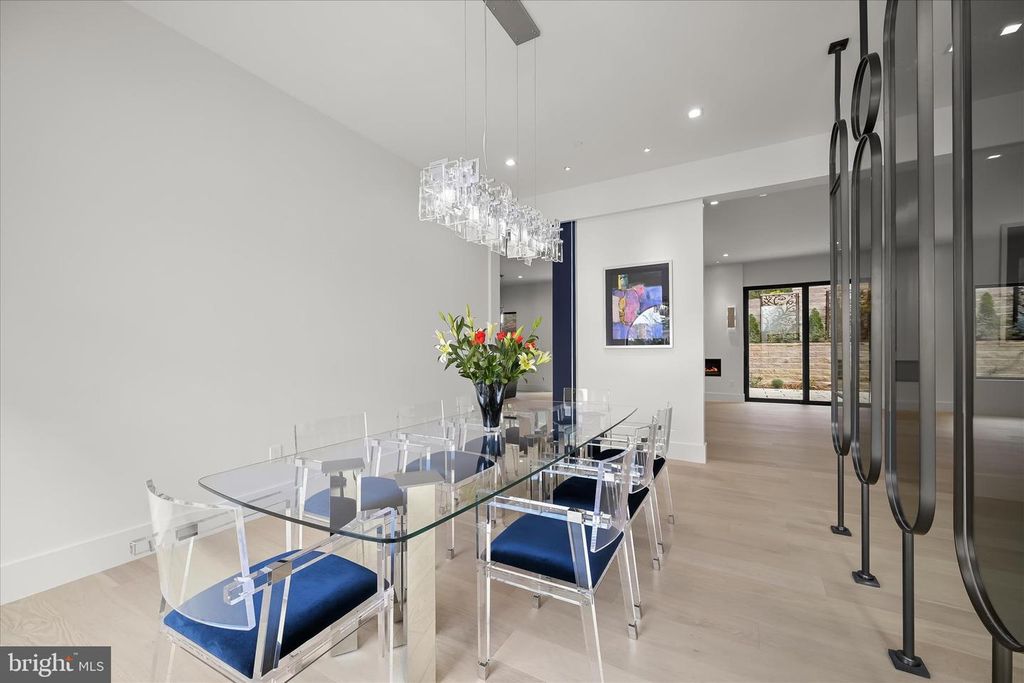 Image 9 of property listing at 4509 FOXHALL CRES NW, Washington, DC 20007