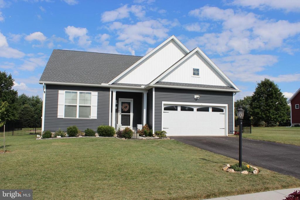 1844 BUCK HILL DR, York, PA 17408