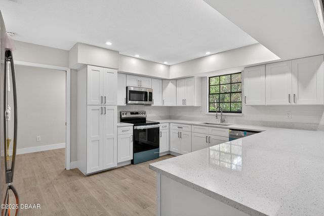 310 Country Circle Drive W, Port Orange, FL 32128