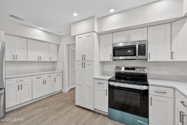 310 Country Circle Drive W, Port Orange, FL 32128