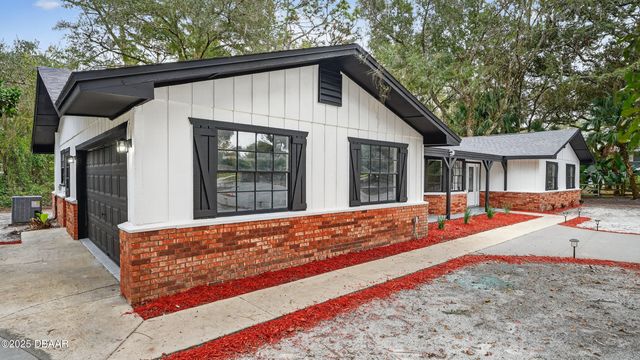 310 Country Circle Drive W, Port Orange, FL 32128