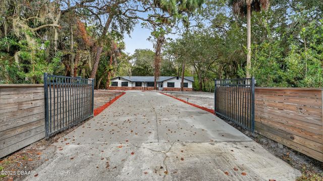 310 Country Circle Drive W, Port Orange, FL 32128