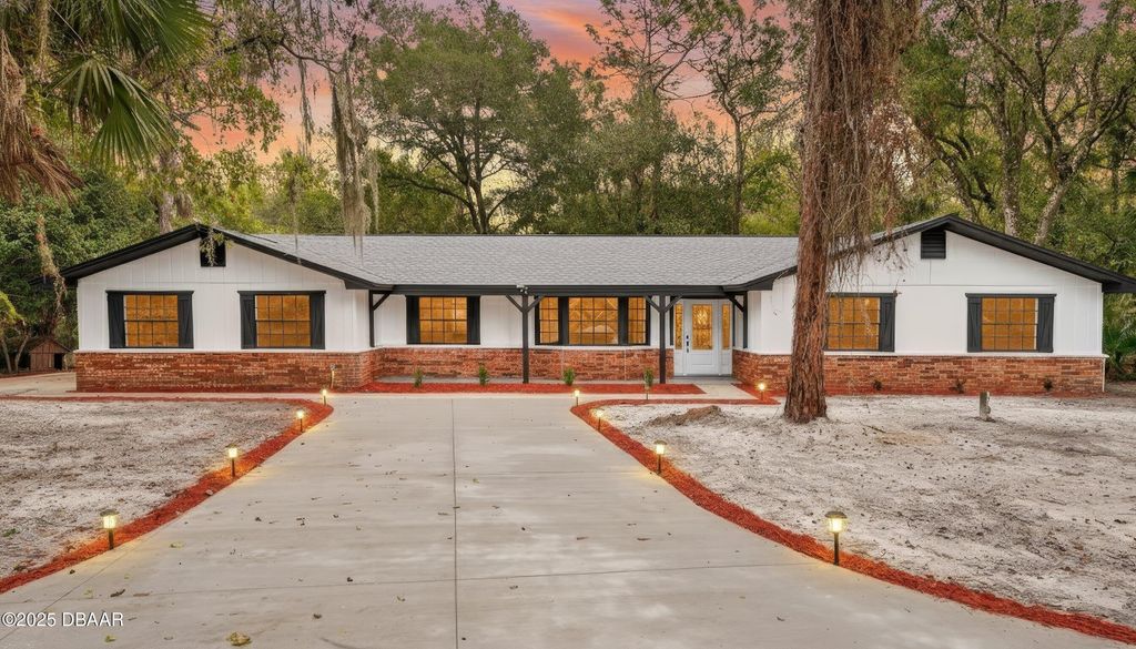 310 Country Circle Drive W, Port Orange, FL 32128