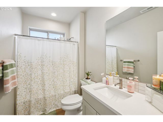 8085 Se REDDINGTON St, Hillsboro, OR 97123