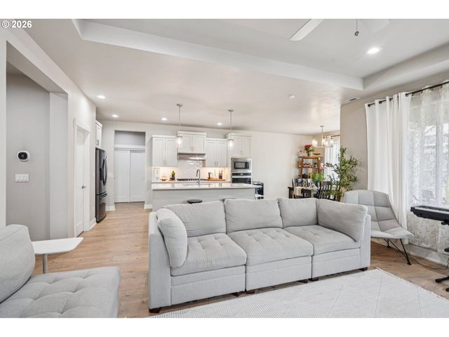 8085 Se REDDINGTON St, Hillsboro, OR 97123