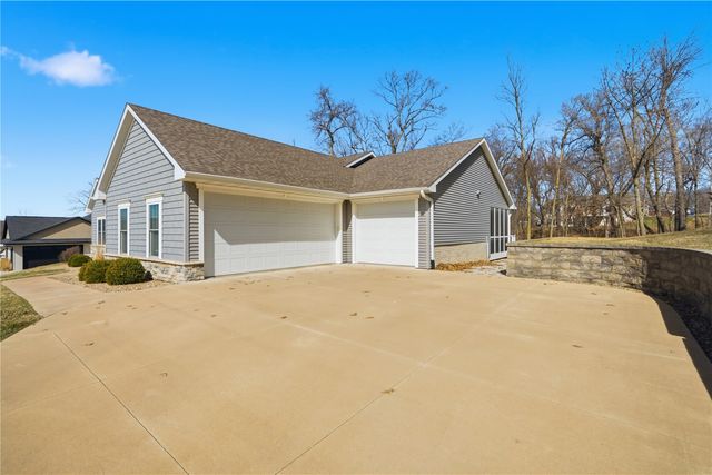 4330 Fawn Hill Court SE, Cedar Rapids, IA 52403