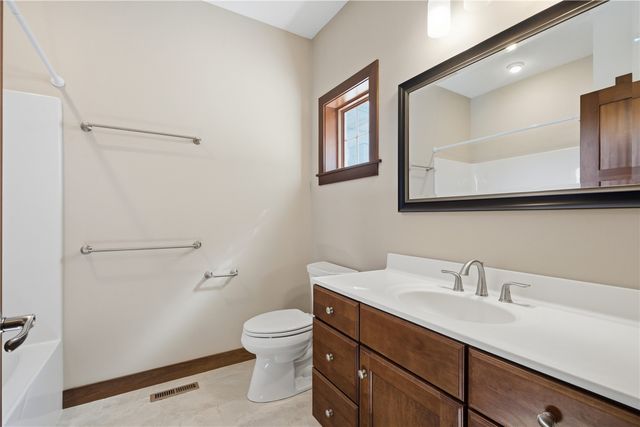 4330 Fawn Hill Court SE, Cedar Rapids, IA 52403