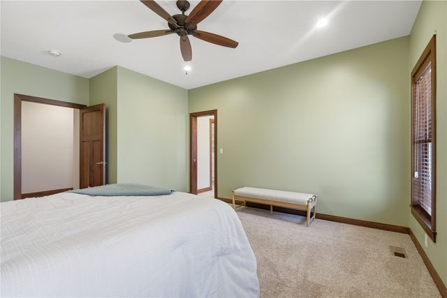 4330 Fawn Hill Court SE, Cedar Rapids, IA 52403