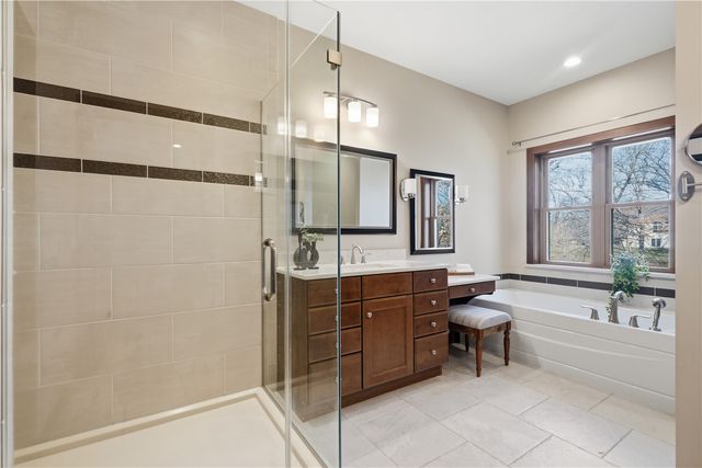 4330 Fawn Hill Court SE, Cedar Rapids, IA 52403