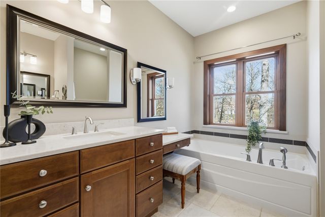 4330 Fawn Hill Court SE, Cedar Rapids, IA 52403