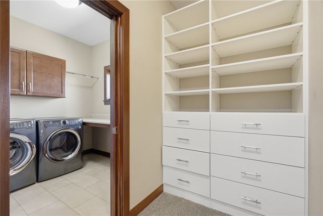 4330 Fawn Hill Court SE, Cedar Rapids, IA 52403