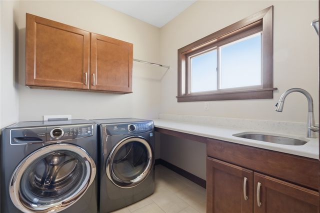 4330 Fawn Hill Court SE, Cedar Rapids, IA 52403