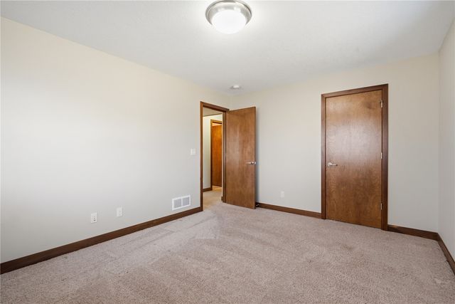 4330 Fawn Hill Court SE, Cedar Rapids, IA 52403