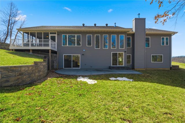 4330 Fawn Hill Court SE, Cedar Rapids, IA 52403