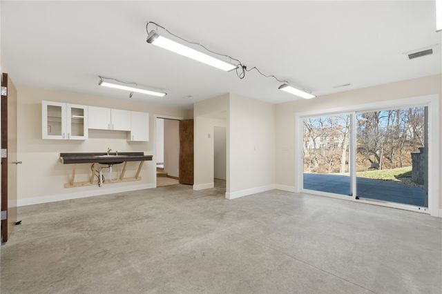 4330 Fawn Hill Court SE, Cedar Rapids, IA 52403