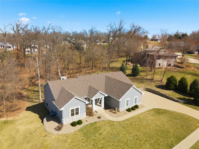 4330 Fawn Hill Court SE, Cedar Rapids, IA 52403